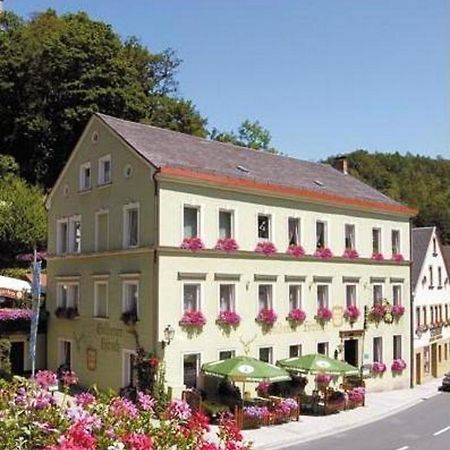 Gasthof & Hotel Goldener Hirsch バート・ベルネック・イム・フィヒテルゲビルゲ エクステリア 写真