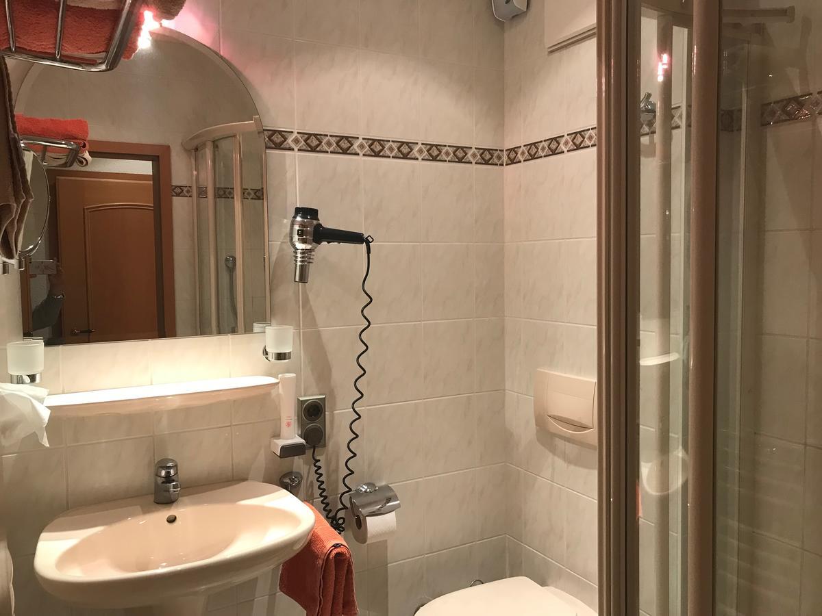 Gasthof & Hotel Goldener Hirsch バート・ベルネック・イム・フィヒテルゲビルゲ エクステリア 写真