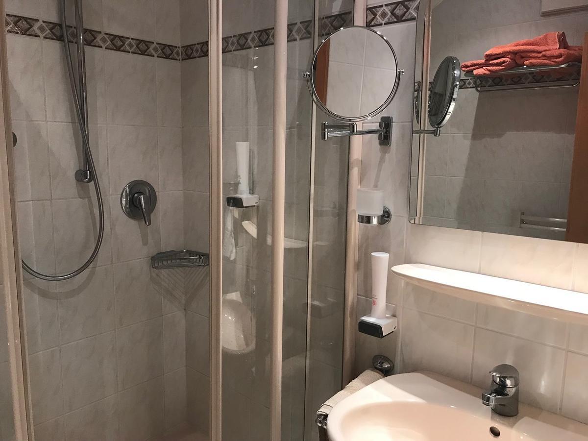 Gasthof & Hotel Goldener Hirsch バート・ベルネック・イム・フィヒテルゲビルゲ エクステリア 写真