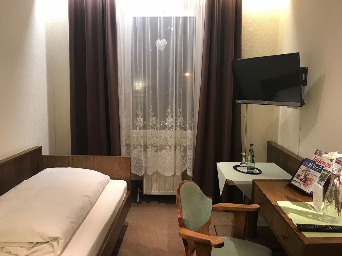Gasthof & Hotel Goldener Hirsch バート・ベルネック・イム・フィヒテルゲビルゲ エクステリア 写真