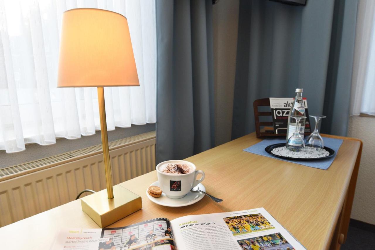Gasthof & Hotel Goldener Hirsch バート・ベルネック・イム・フィヒテルゲビルゲ エクステリア 写真