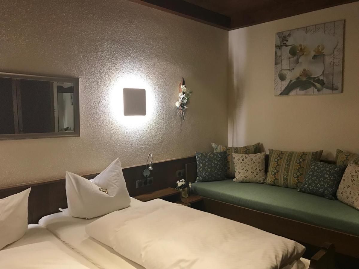 Gasthof & Hotel Goldener Hirsch バート・ベルネック・イム・フィヒテルゲビルゲ エクステリア 写真