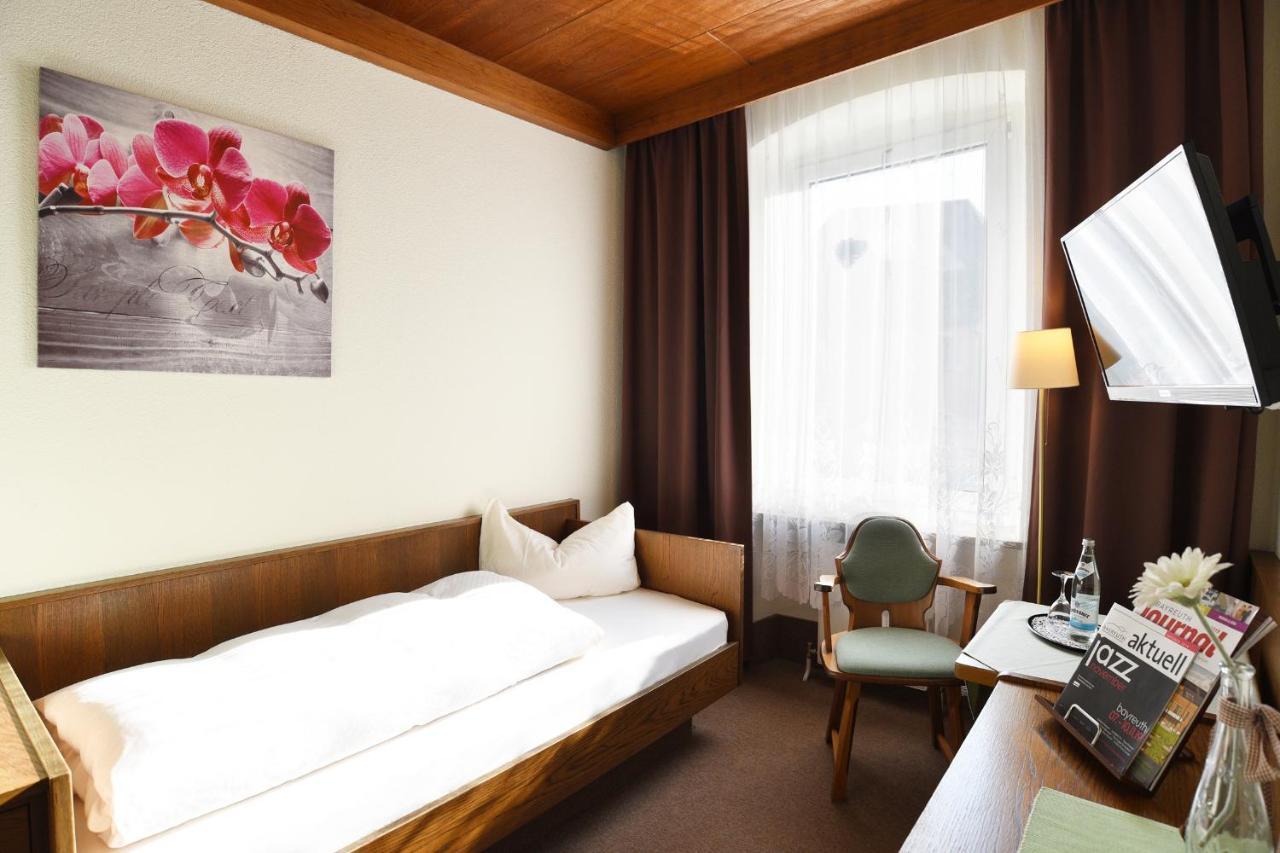 Gasthof & Hotel Goldener Hirsch バート・ベルネック・イム・フィヒテルゲビルゲ エクステリア 写真